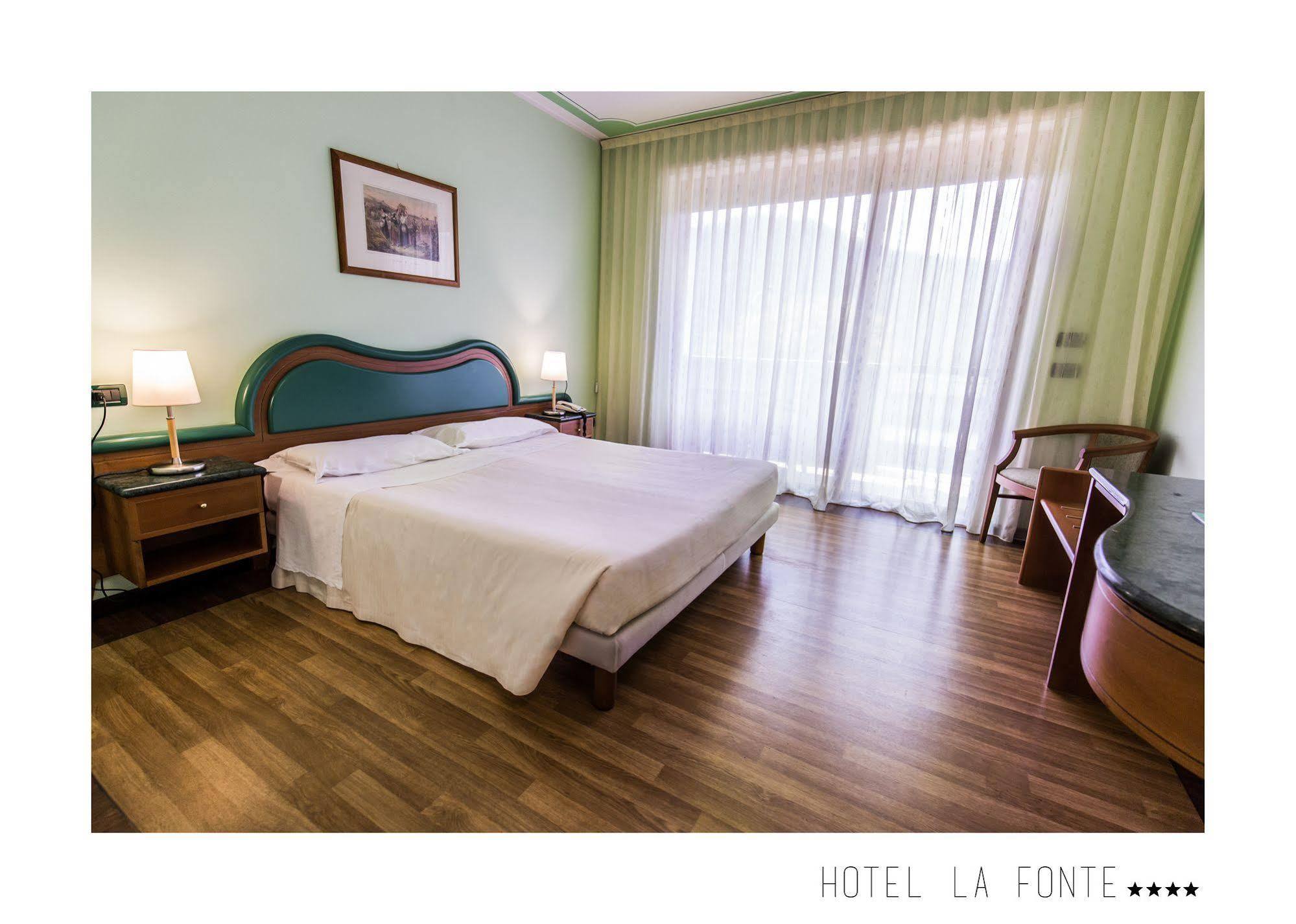 La Fonte Hotel 오메 외부 사진